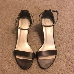 Davids Bridal shows Size 7.5